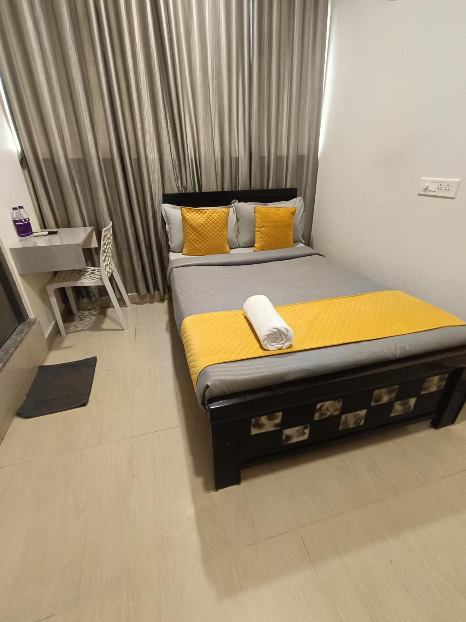 Yellow Bells Signature Hitec City ไฮเดอราบัด ภายนอก รูปภาพ